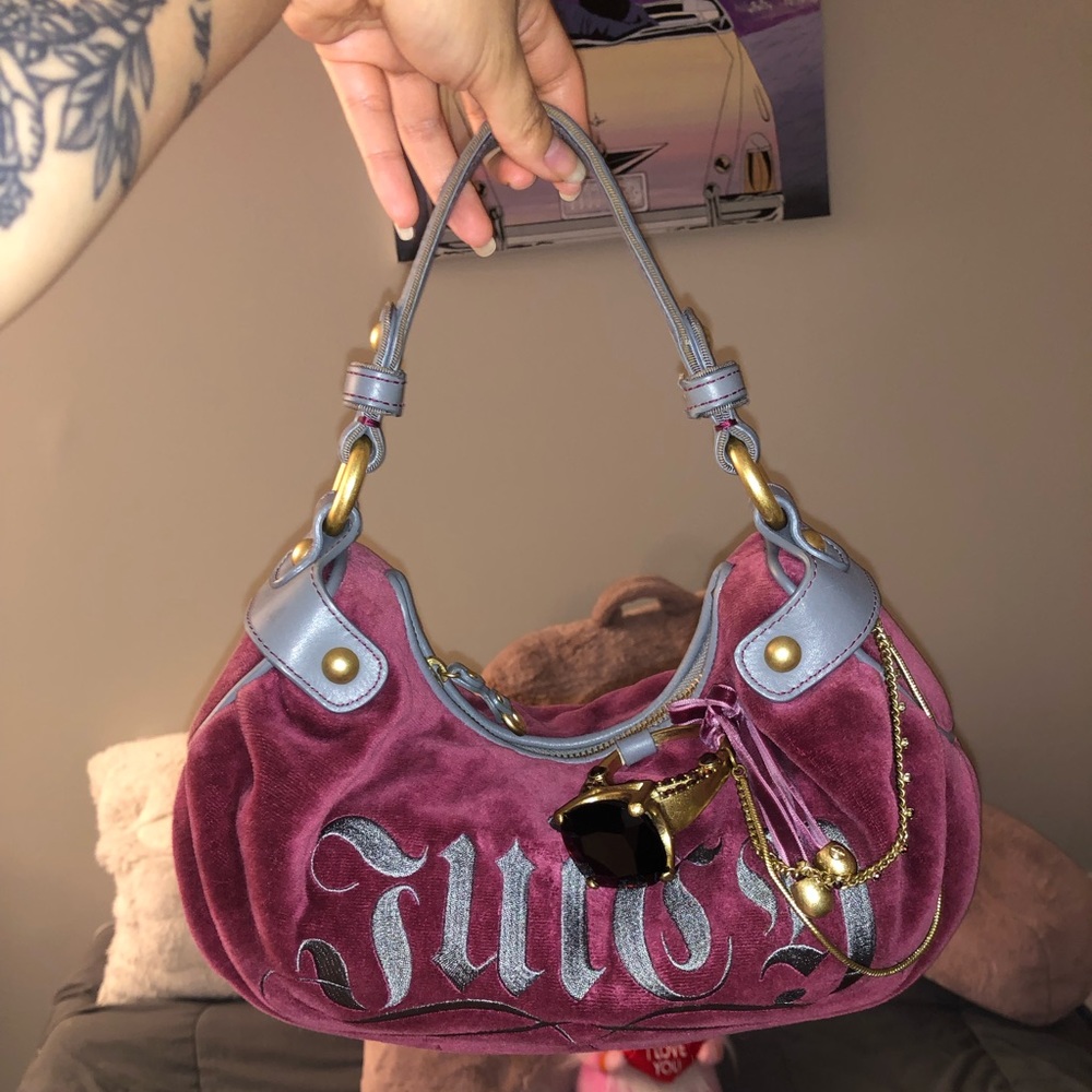 ( on vacation until 07/10) Juicy couture velour bag